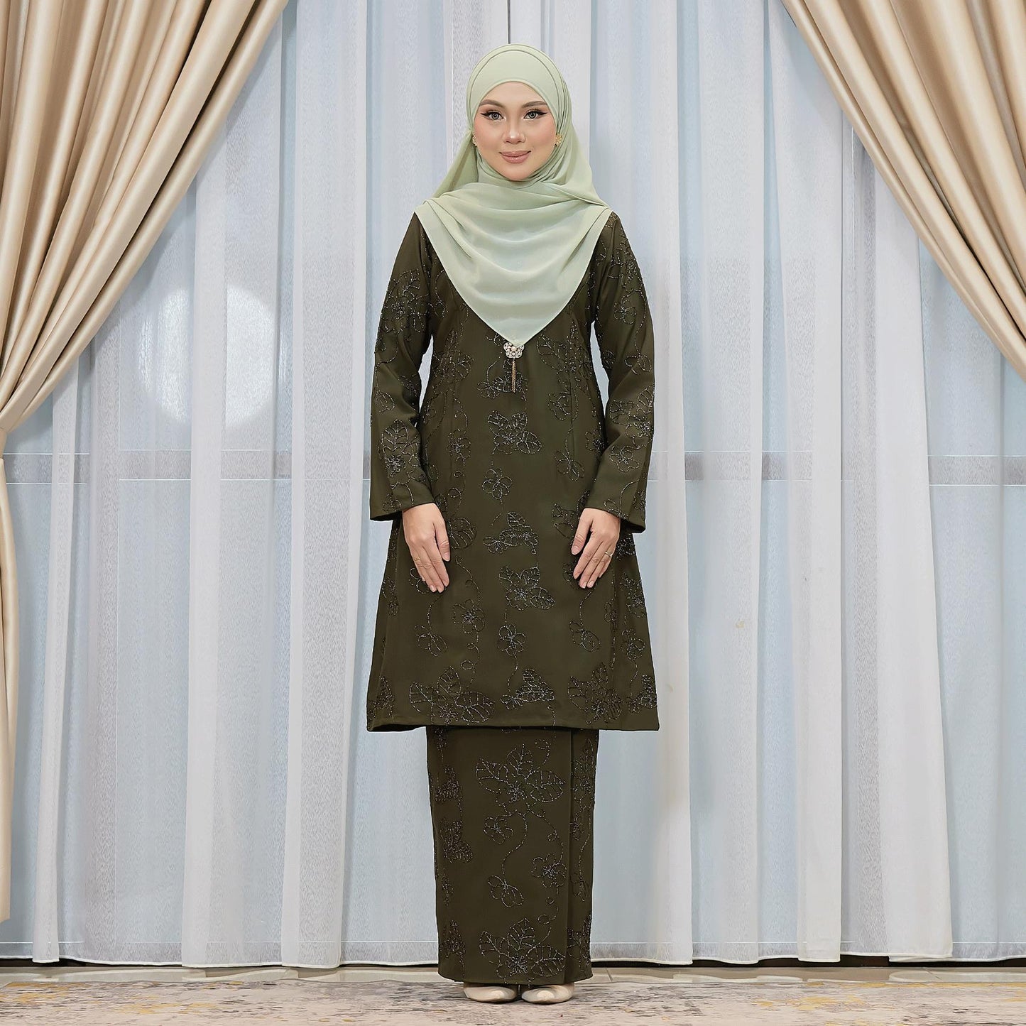 Adeera Kurung
