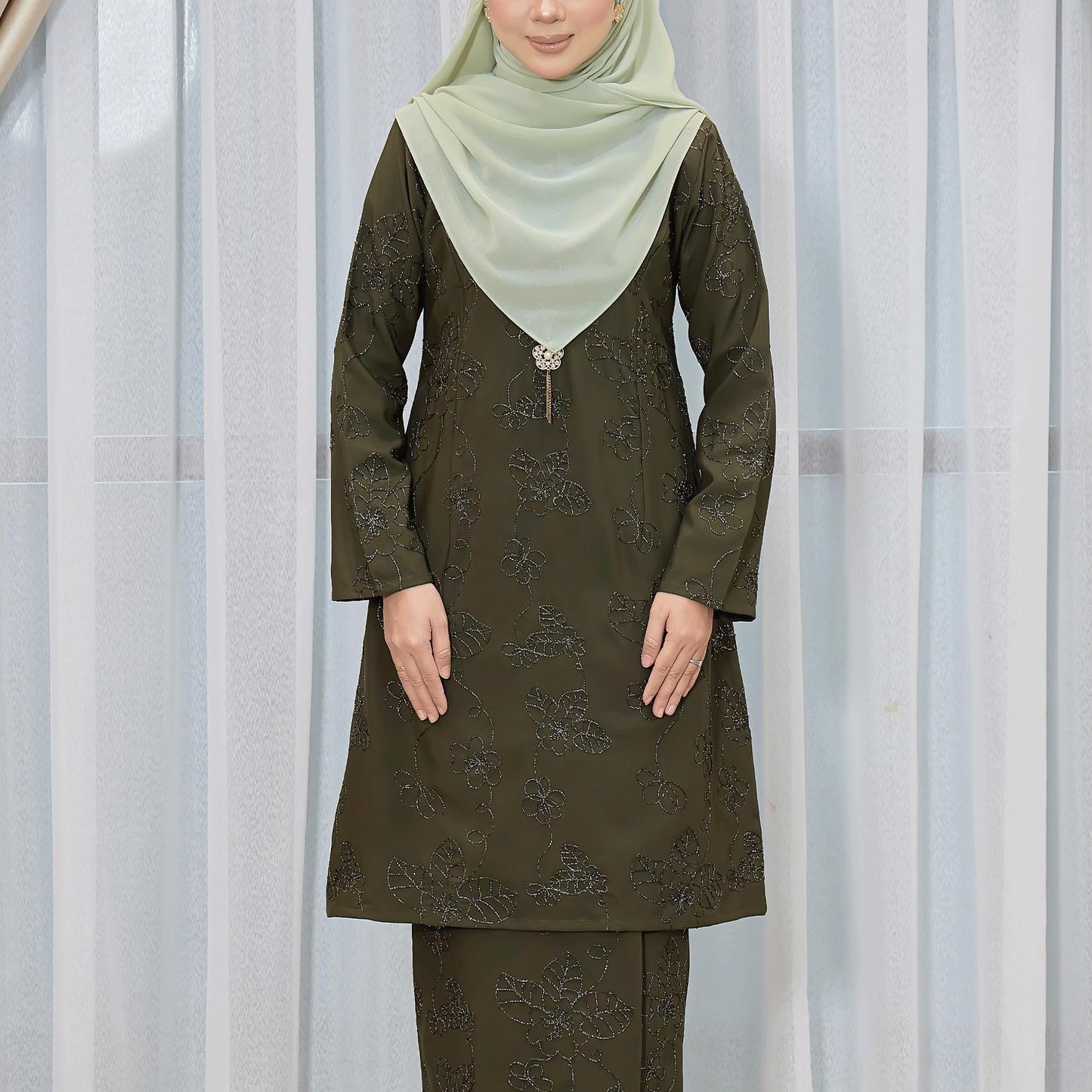 Adeera Kurung